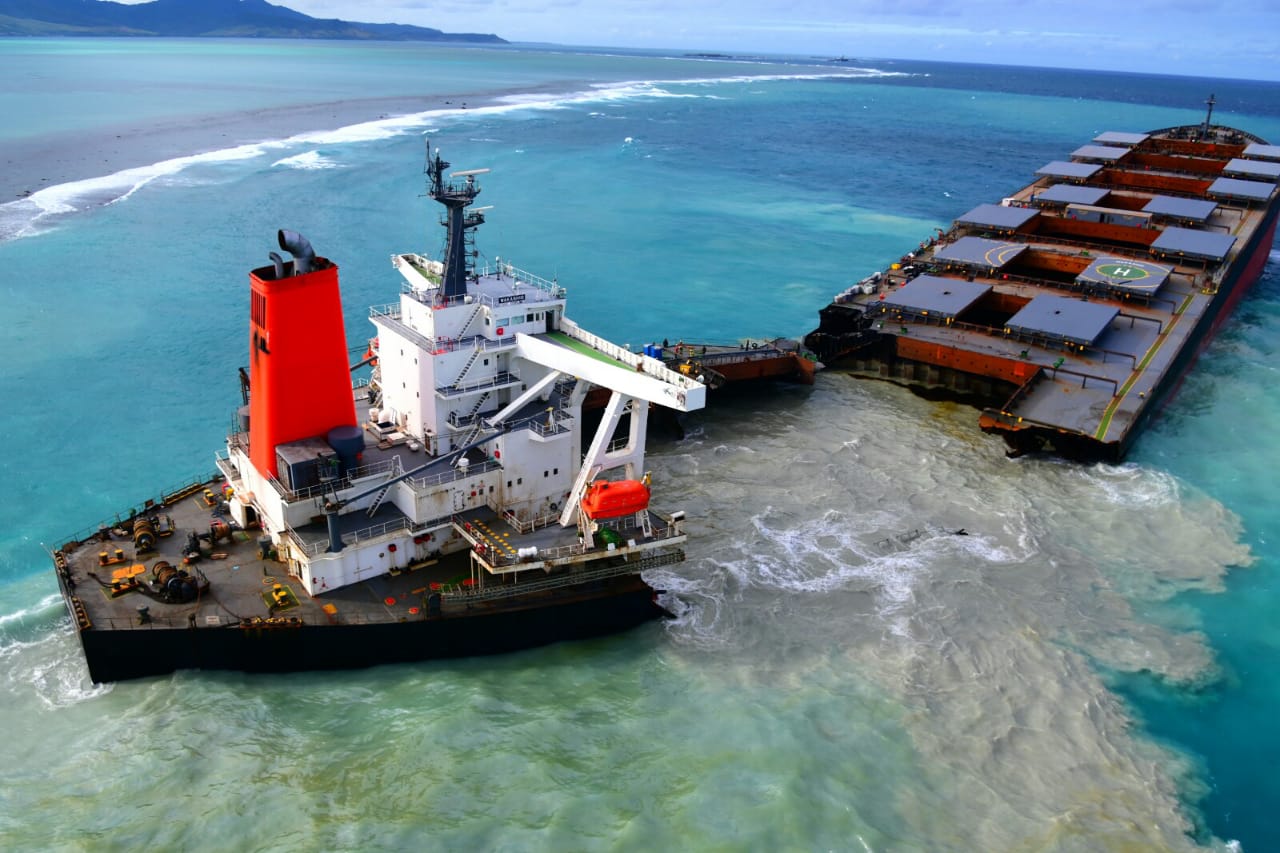 Katastrofa MV Wakashio (2020): laguna Mauritiusa w zamian za zasięg w komórce