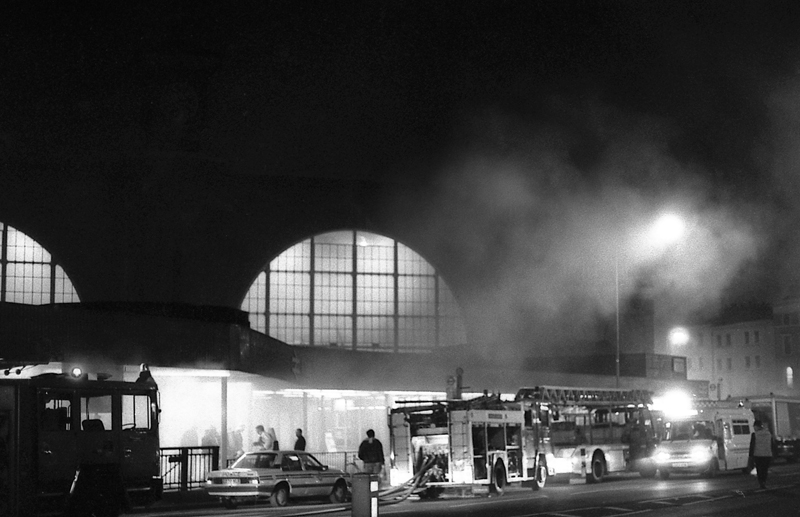 Pożar na King's Cross (1987): 31 ofiar i odkrycie nowej fizyki pożarów