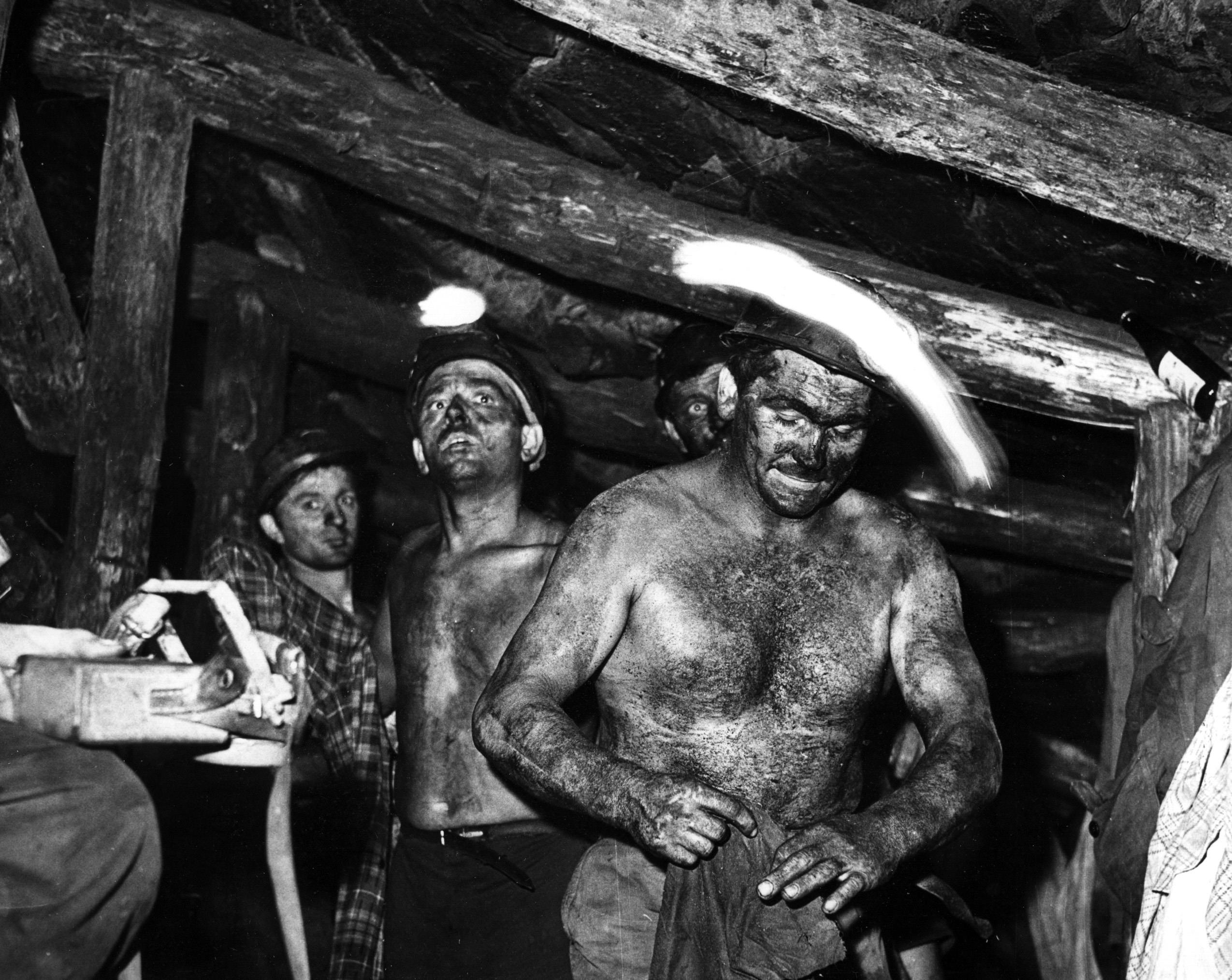 Siedem dni w ciemności (1971): cud Alojzego Piątka i zapomniane przyczyny zawalenia
