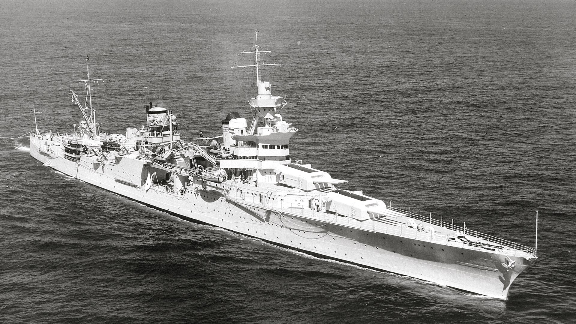 USS Indianapolis (1945): tajna misja, samotna śmierć i kapitan, którego uczyniono winnym